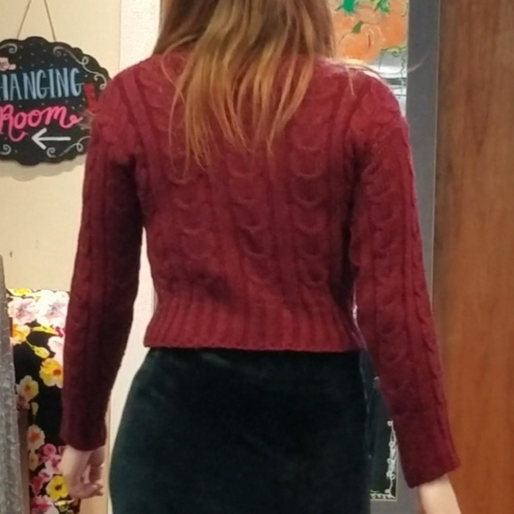 IMPORTED Cable Knit Sweater - Picture 3 of 6